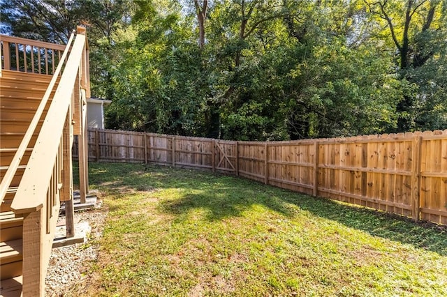 view of yard featuring a fenced backyard