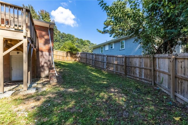 view of yard featuring a fenced backyard