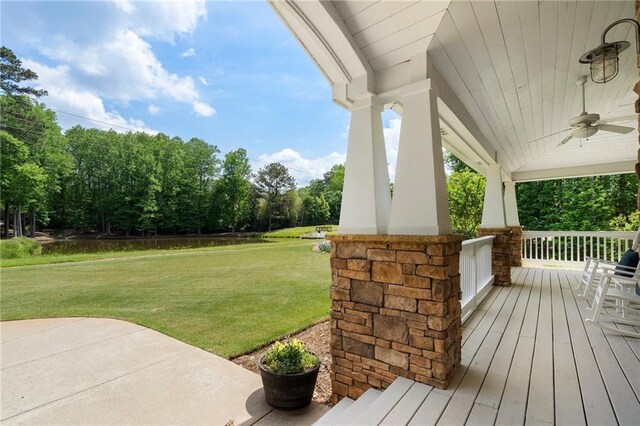 exterior space with a ceiling fan and covered porch