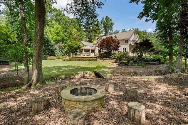 view of yard featuring an outdoor fire pit