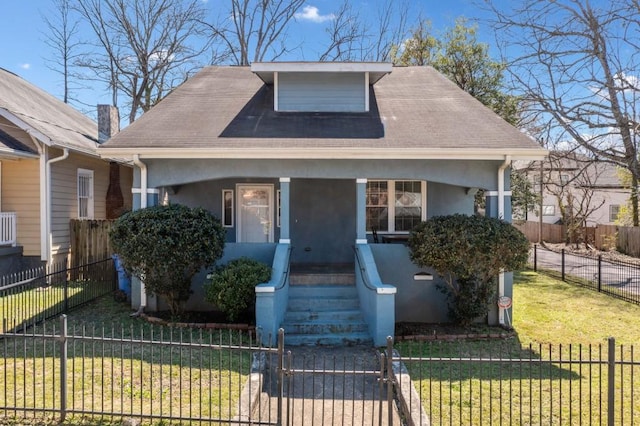 bungalow featuring covered porch, fence, a front lawn, and stucco siding