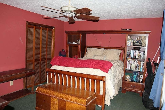 bedroom with ceiling fan, dark carpet, a textured ceiling, and a closet