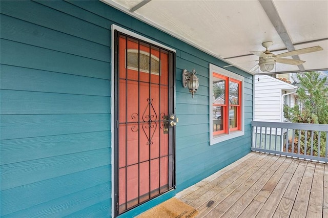 entrance to property featuring ceiling fan and a porch