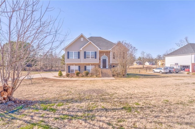 split foyer home with a front yard