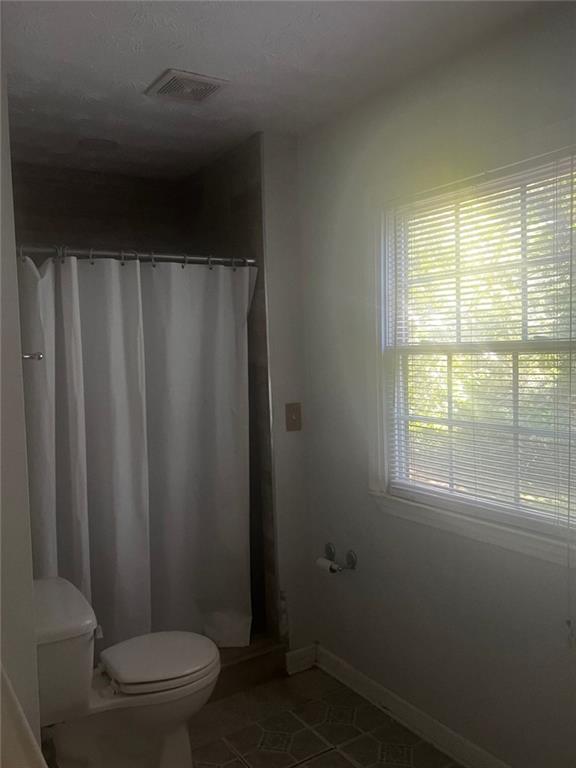 bathroom with toilet and a bathtub