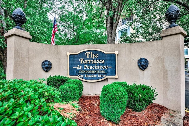 view of community / neighborhood sign