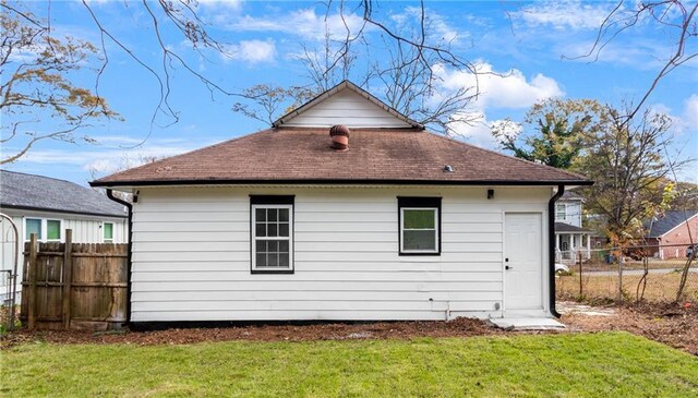 1097 Hubbard St SW, Atlanta, GA 30310 - rear view of house featuring a lawn