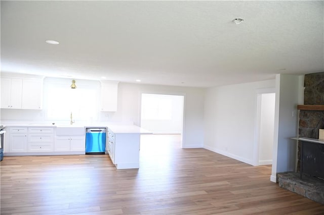 446 Brown Bridge Rd, Chatsworth, GA 30705 - kitchen featuring stainless steel appliances, a peninsula, a sink, plenty of natural light, and recessed lighting