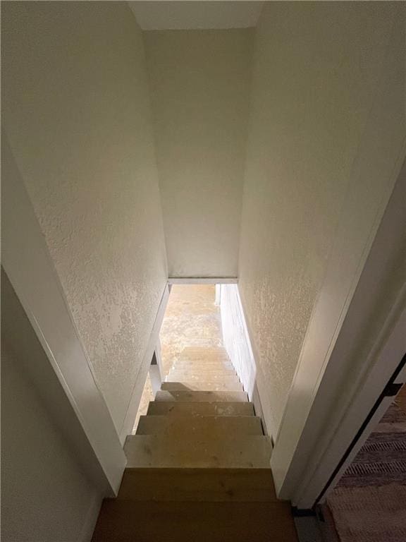 446 Brown Bridge Rd, Chatsworth, GA 30705 - staircase featuring a textured wall