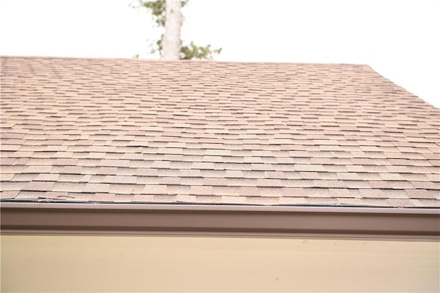 446 Brown Bridge Rd, Chatsworth, GA 30705 - detailed view of a shingled roof and decorative driveway