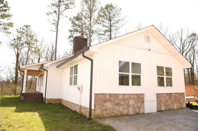 446 Brown Bridge Rd, Chatsworth, GA 30705 - view of side of home with a chimney and a lawn