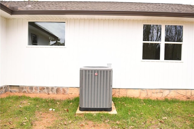 446 Brown Bridge Rd, Chatsworth, GA 30705 - view of side of home featuring central air condition unit and a shingled roof