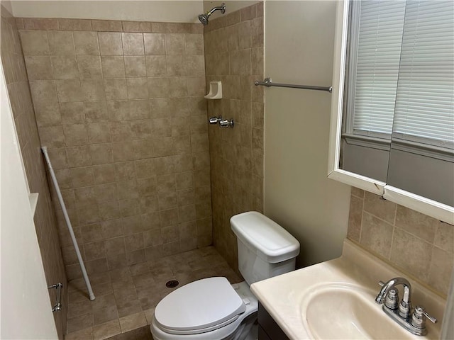 6956 Kimberland Gardens Ln, Lithonia, GA 30058 - full bath with tiled shower, vanity, and toilet