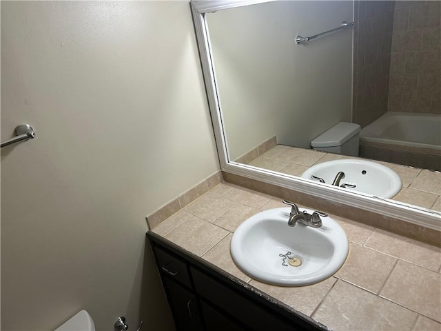6956 Kimberland Gardens Ln, Lithonia, GA 30058 - full bath with toilet, vanity, and bathtub / shower combination