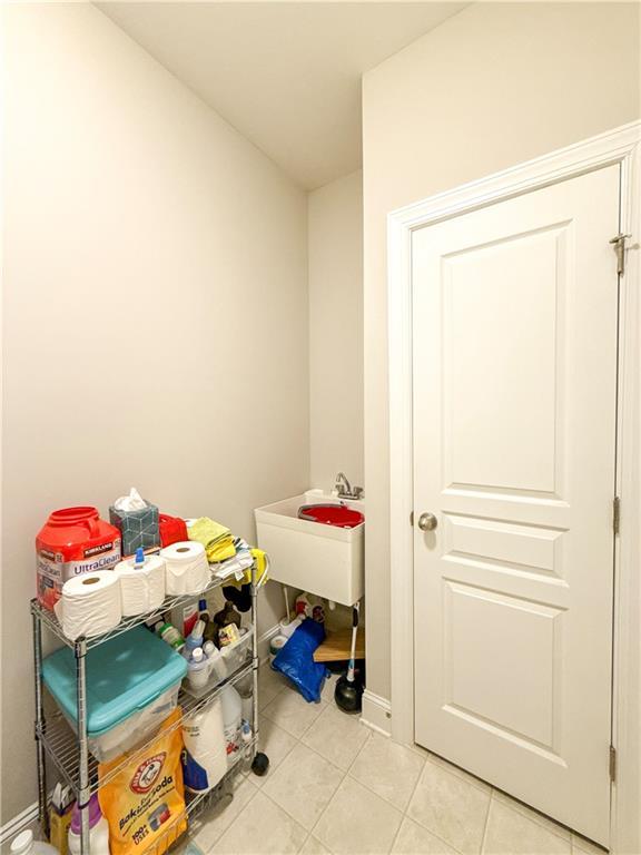 810 Pressing Dr, Alpharetta, GA 30004 - laundry area featuring light tile patterned floors and baseboards