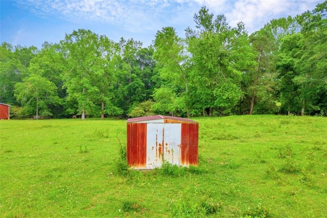 view of shed / structure featuring a lawn