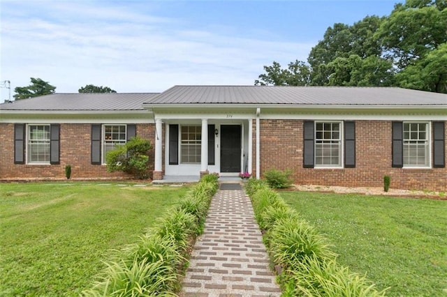 single story home featuring a front yard