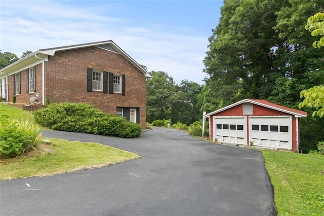 view of front facade featuring an outdoor structure and a garage