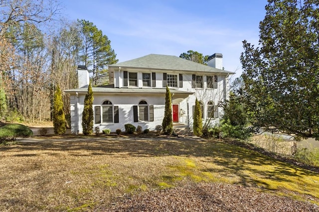 view of front of house with a front lawn