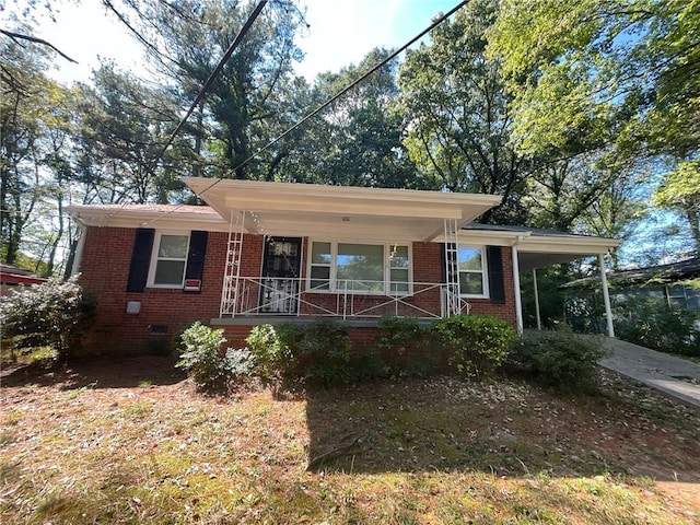 view of front facade with covered porch and a carport