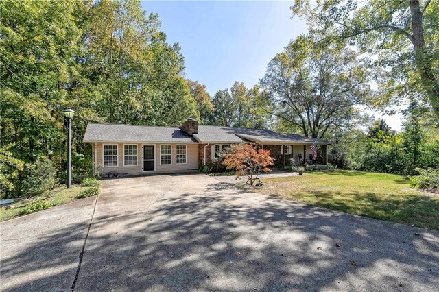 255 Shipp Cir, Hiram, GA 30141 - ranch-style home featuring driveway, a chimney, and a front lawn