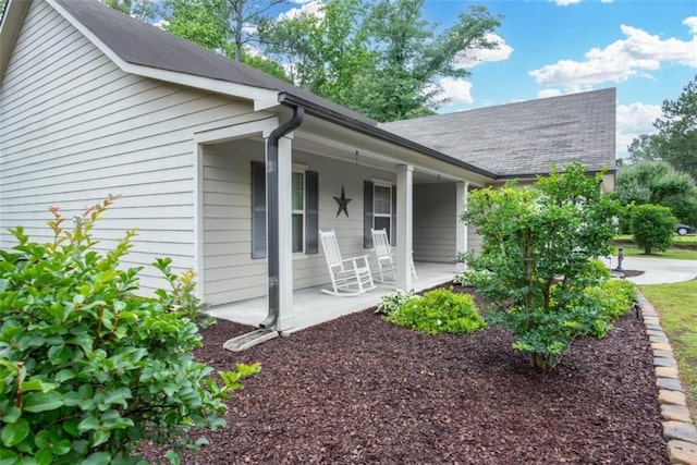 1081 Oak Hill Ln, Madison, GA 30650 - view of side of home featuring a porch and roof with shingles