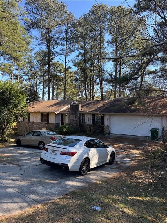 view of front of house featuring an attached garage and driveway