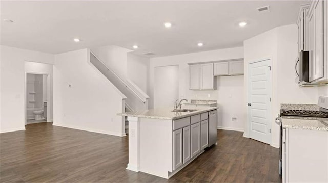 kitchen featuring a sink, stainless steel appliances, gray cabinetry, and dark wood-style flooring