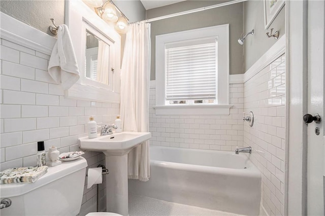614 Cooledge Ave NE, Atlanta, GA 30306 - bathroom with tile walls, toilet, and shower / tub combo with curtain
