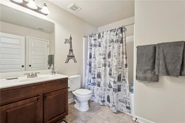 full bath with toilet, shower / tub combo, vanity, visible vents, and baseboards