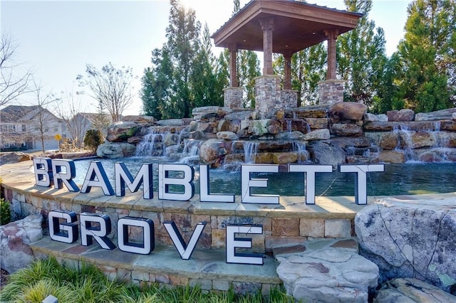 view of community / neighborhood sign