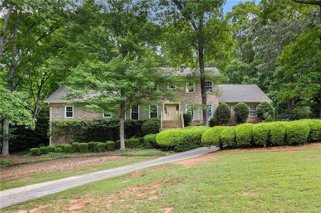 view of front of house featuring a front lawn and brick siding