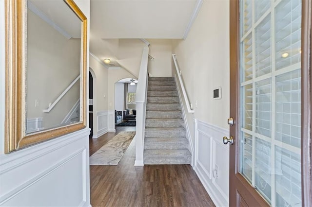 foyer entrance featuring crown molding, dark hardwood / wood-style floors, and ceiling fan