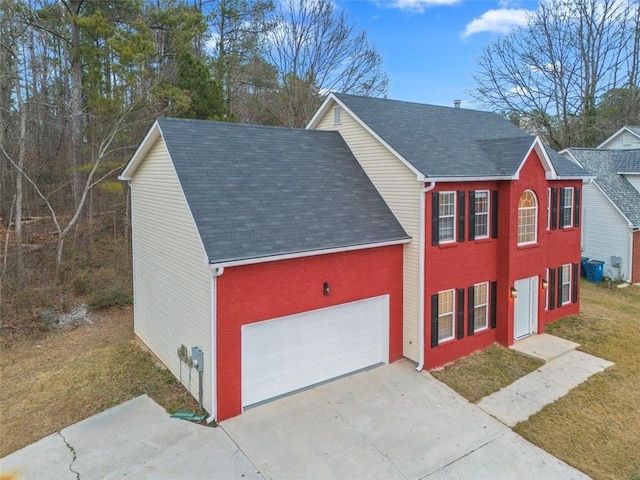 view of front of property featuring a garage and a front yard