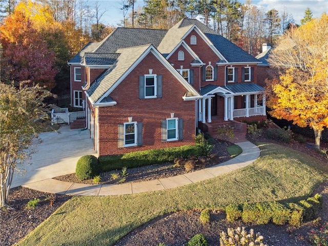 view of front of home with a front lawn