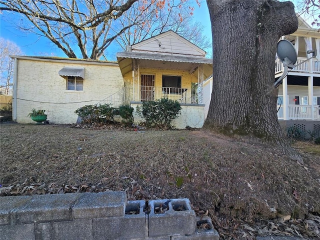 view of front of home featuring a porch