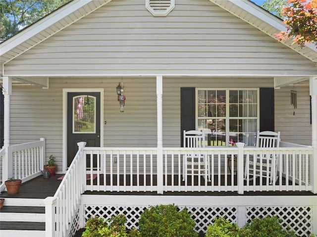 view of front of property featuring covered porch