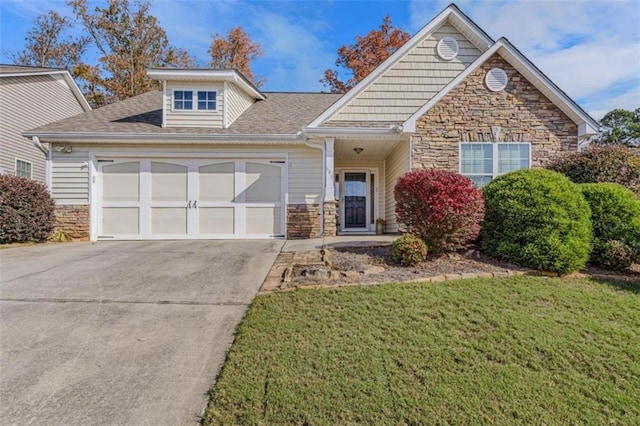 view of front of property featuring a front yard and a garage