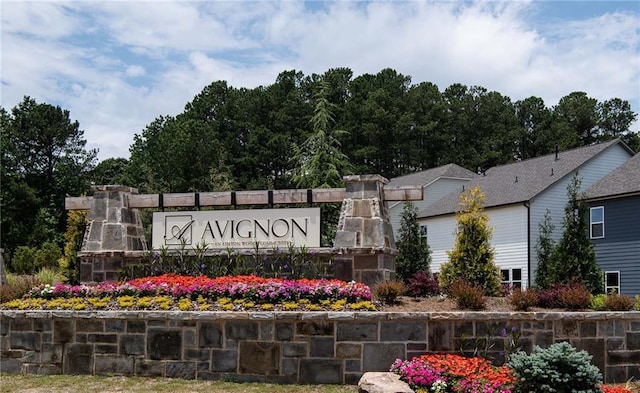 view of community / neighborhood sign