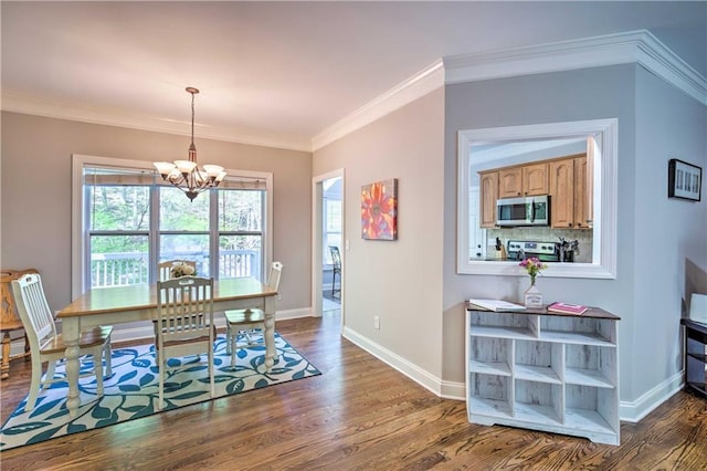 dining space with dark wood-type flooring, a notable chandelier, and crown molding