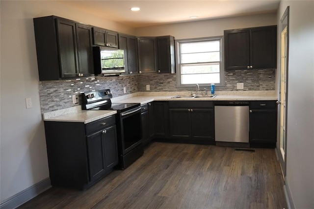 kitchen with dark wood-type flooring, stainless steel appliances, sink, and backsplash