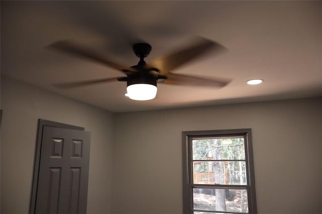 room details featuring ceiling fan