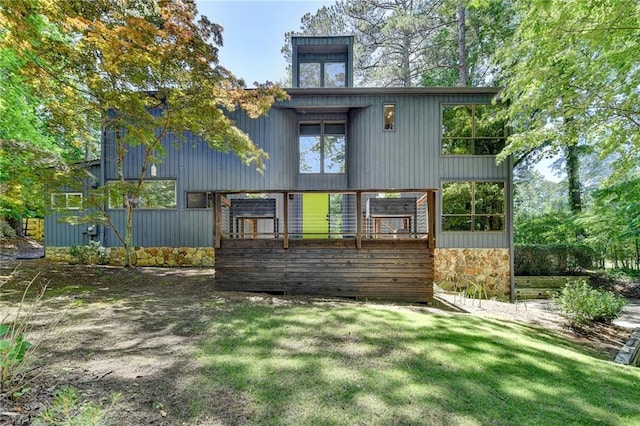 945 Tiber Cir, Alpharetta, GA 30022 - back of property featuring stone siding and a yard
