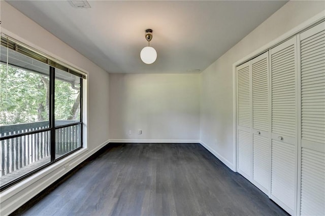 945 Tiber Cir, Alpharetta, GA 30022 - unfurnished bedroom featuring dark wood-style flooring, baseboards, and a closet