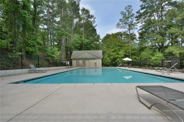 945 Tiber Cir, Alpharetta, GA 30022 - community pool with a patio and view of scattered trees