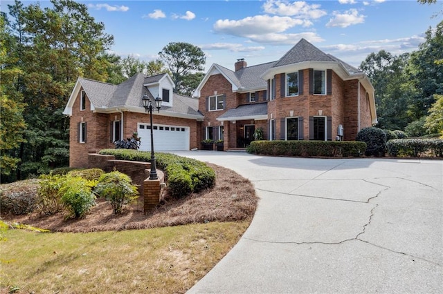 view of front facade featuring a garage and a front yard