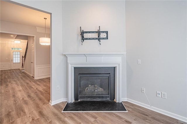 details featuring hardwood / wood-style flooring