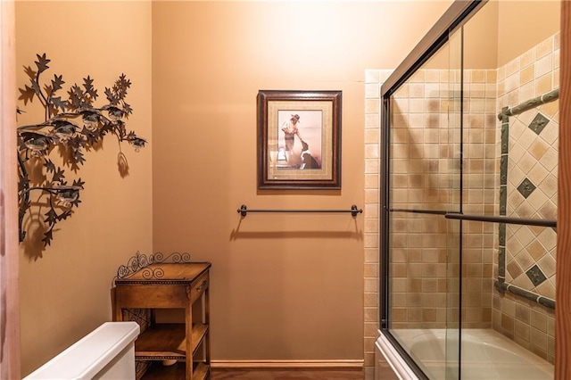 full bathroom featuring toilet and enclosed tub / shower combo