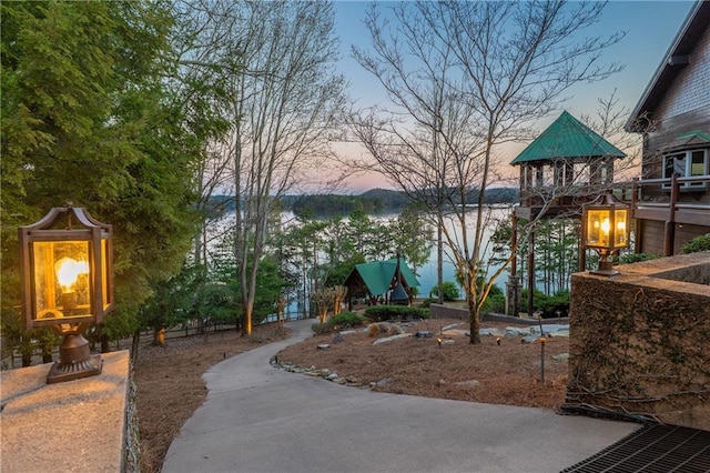 view of yard featuring a water view