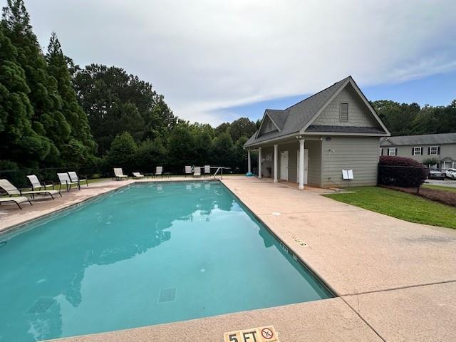 view of swimming pool featuring a patio